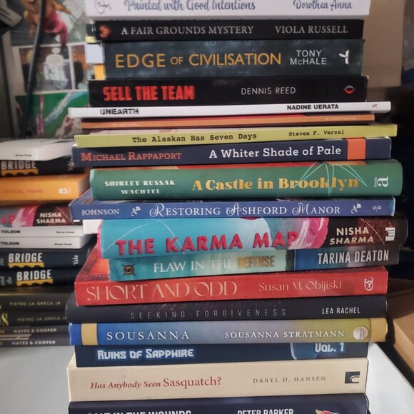 📚 Pick 5 Books – Your Choice $10 CAD Bundle Deal lot Resilience Novel - Picture 1 of 14